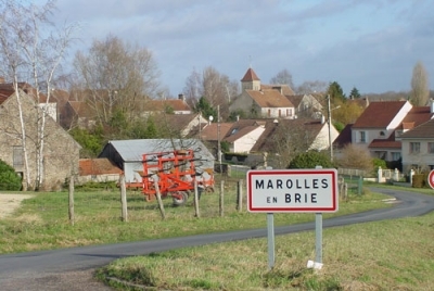 Entr&eacute;e du Village de Marolles en Brie